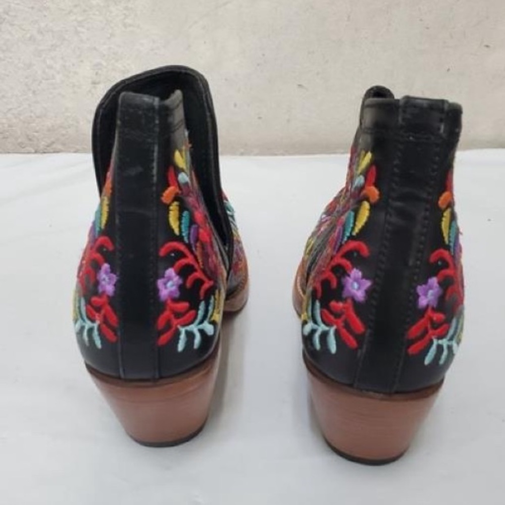 NWOT Ariat “Dixon”Black Ankle Boots w/Multicolor Floral Embroidery  Size 7 - Picture 5 of 7